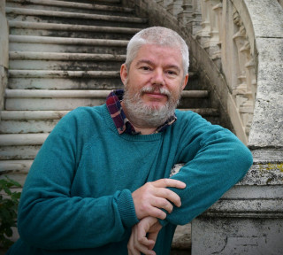  Angol mag�ntan�r: Stewart Gavin profilk�pe